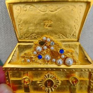 Karl lagerfeld Brooch